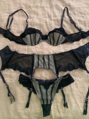 Elle Macpherson Intimates 3 piece lingerie set
